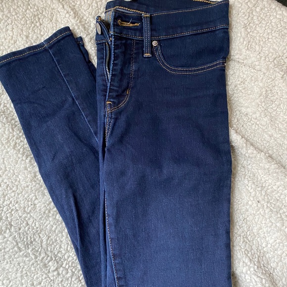 LEVI’S DARK WASH SHAPING SKINNY JEAN - Picture 3 of 3